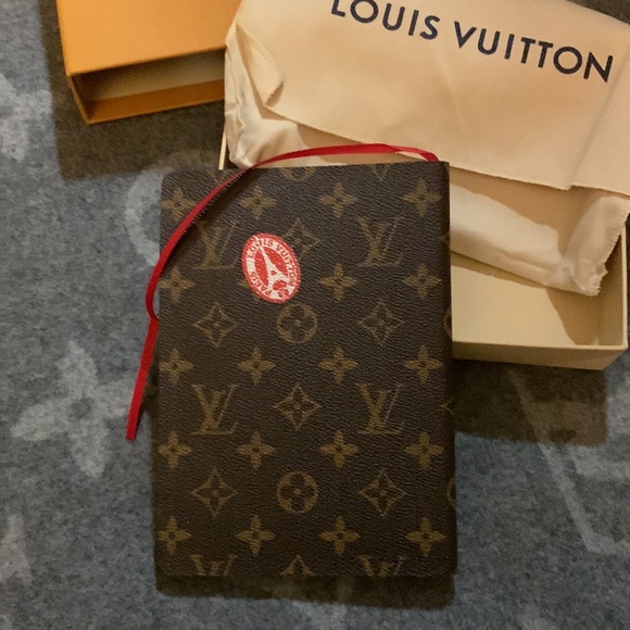 Authentic RARE Louis Vuitton notebook💧🔥 - Picture 4 of 7